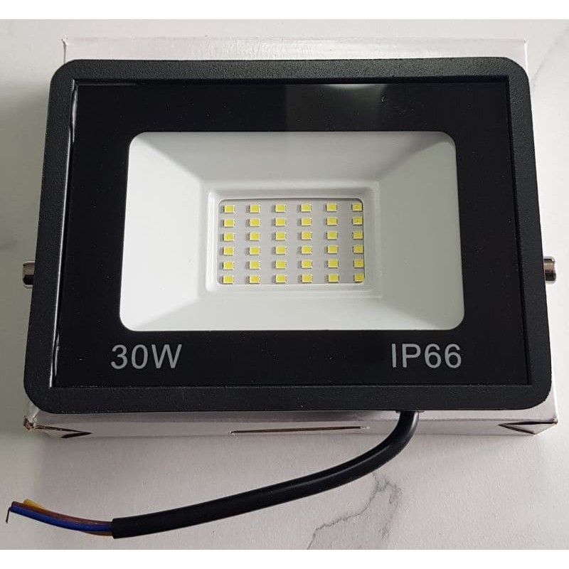 Projecteur LED 30W IP66 blanc froid 6000K, compact, puissant et résistant aux intempéries.