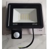 Projecteur LED 30W IP66 avec détecteur de mouvement et lumière blanc froid 6000K.