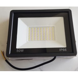 Projecteur LED 50W IP66 blanc froid 6000K, puissant et résistant aux intempéries.