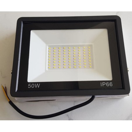 Projecteur LED 50W IP66 blanc froid 6000K, puissant et résistant aux intempéries.
