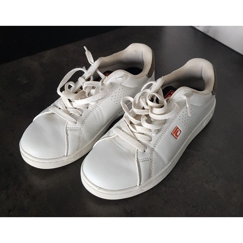 Basket Fila blanche taille 39 unisexe en très bon état – Chaussures homme occasion