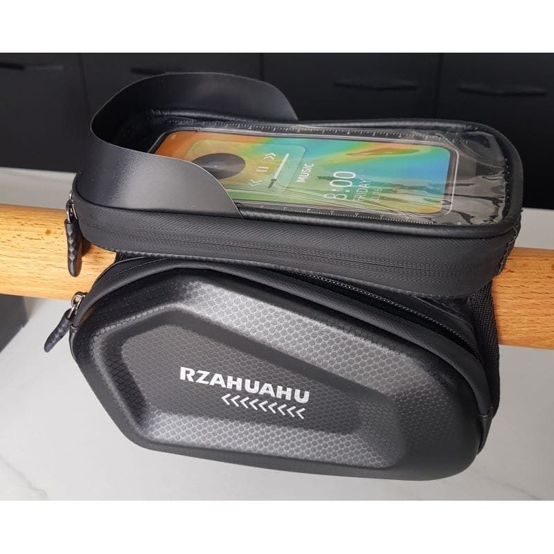 Sacoche de cadre vélo étanche avec étui téléphone zippé et passage pour câble.