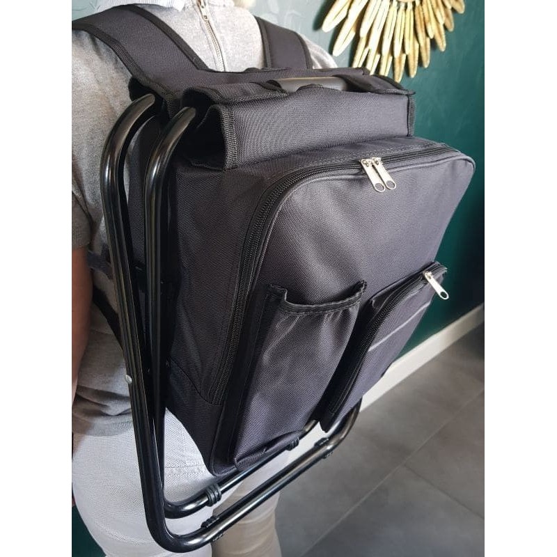 Chaise de pêche pliante noire avec sac à dos intégré et sac thermique – 3‑en‑1 pratique.