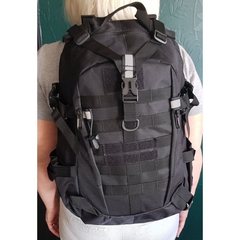 Sac à dos tactique 30L noir, 800D Oxford, système MOLLE, dos rembourré et bretelles réglables.