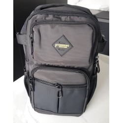 Sac banane noir pour homme avec nombreuses poches et bandoulière réglable