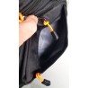 Sac à dos compact unisexe à une bandoulière noir – Porté croisé | Brocaffaire