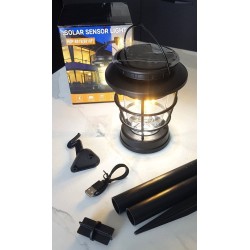 Lampe solaire LED IPX65 pour camping et jardin, blanc chaud, avec détecteur crépusculaire.