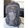 Sac à dos de randonnée 40L noir, ergonomique et résistant à l’eau.