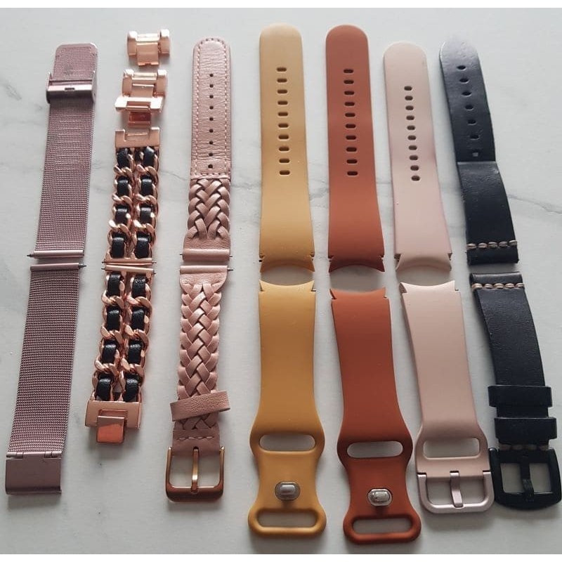Lot de 7 bracelets d’occasion pour montre connectée 20 mm : silicone, métal et cuir.